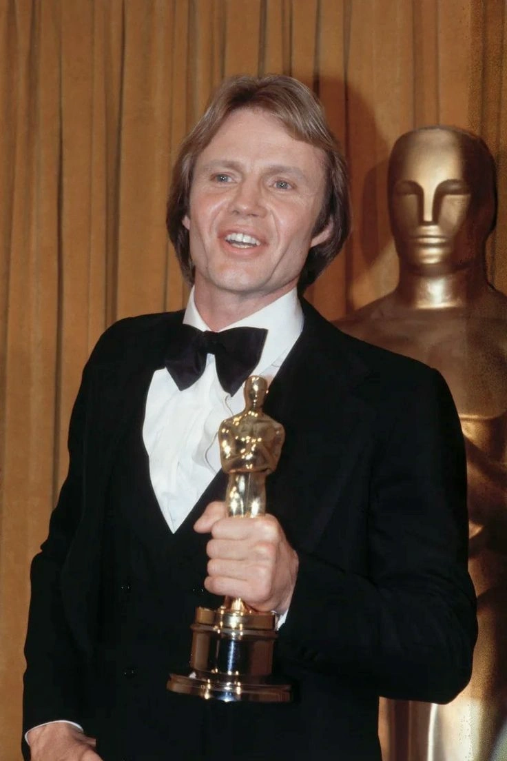 Jon Voight Wife